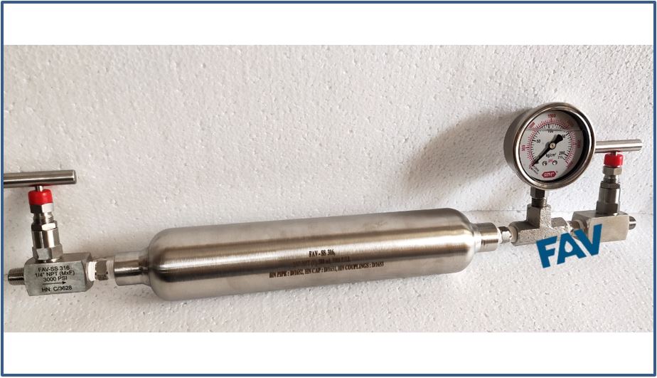 Sampling Cylinders with Needle Valve, Hex Nipple, Tee