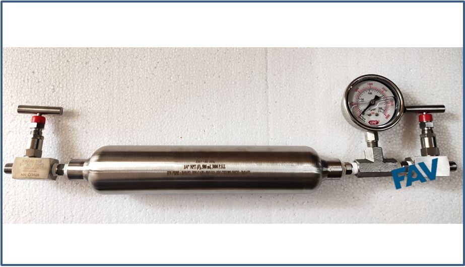 Sampling Cylinder with Needle Valve and Gauges